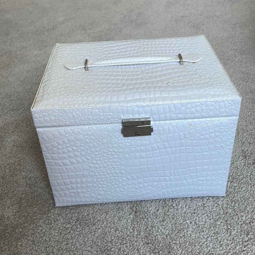 Mele & Co Jewelry Box